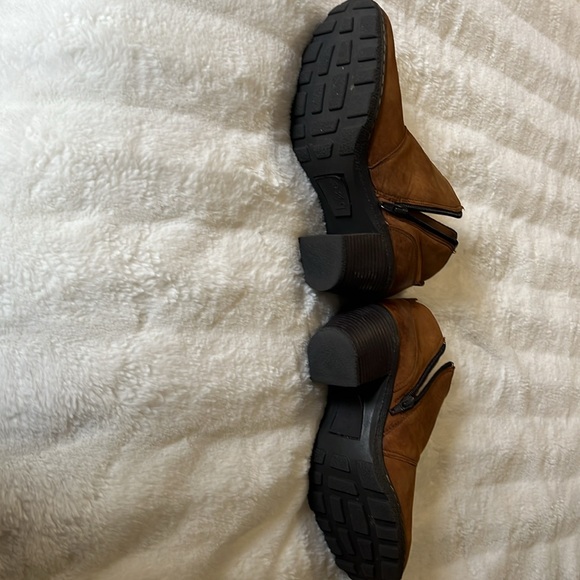 B. O. C. Brown leather booties - Picture 7 of 10